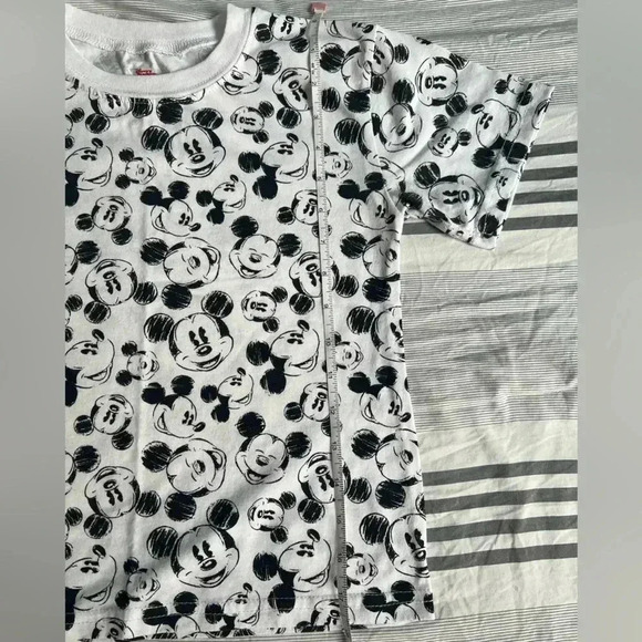 Disney Bundle of 3 t-shirts (Junior sizes) - Picture 10 of 16